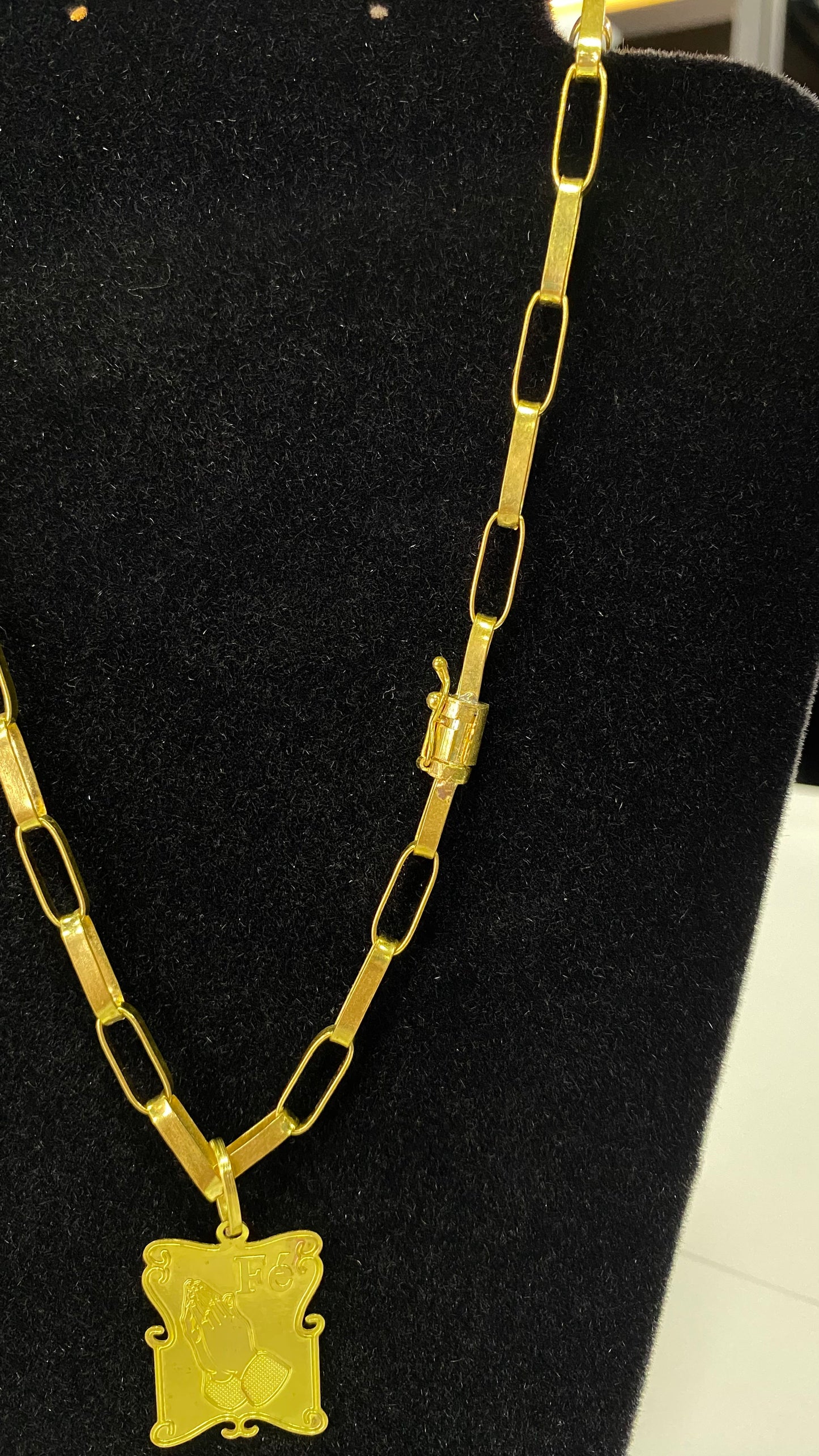 Corrente em moeda antiga