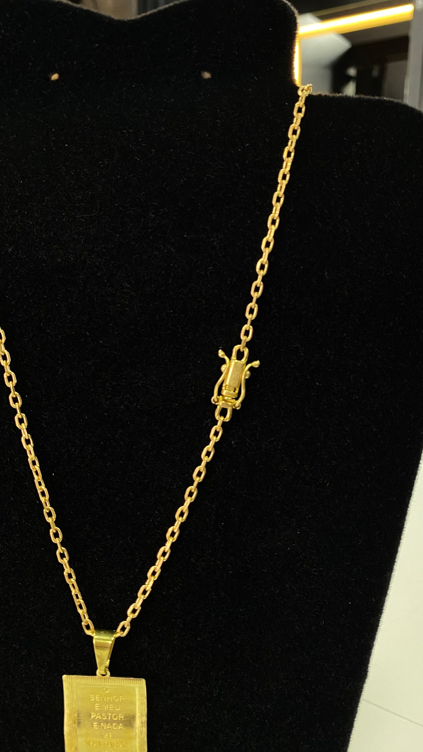 Corrente em moeda antiga