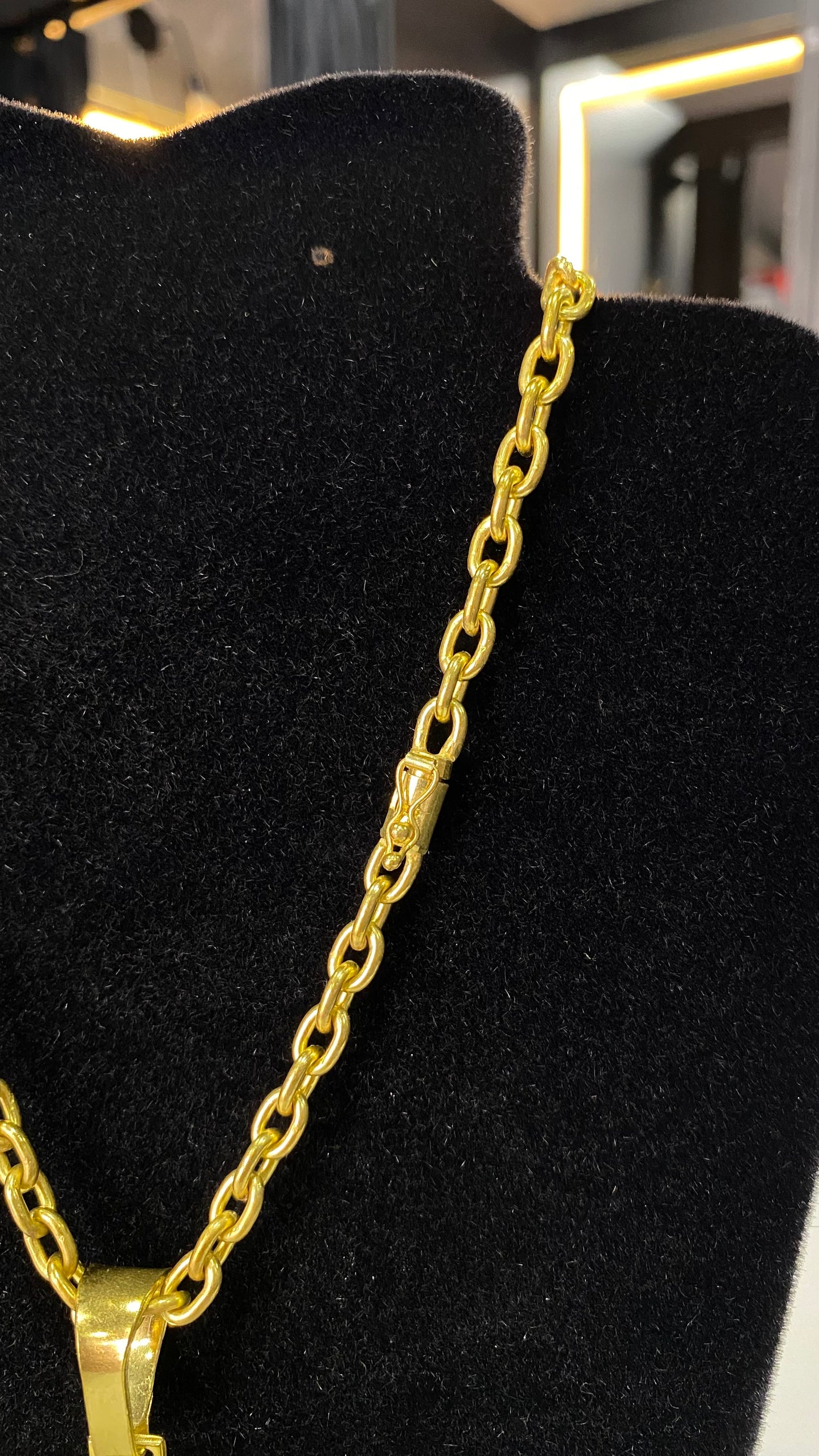 Corrente em moeda antiga