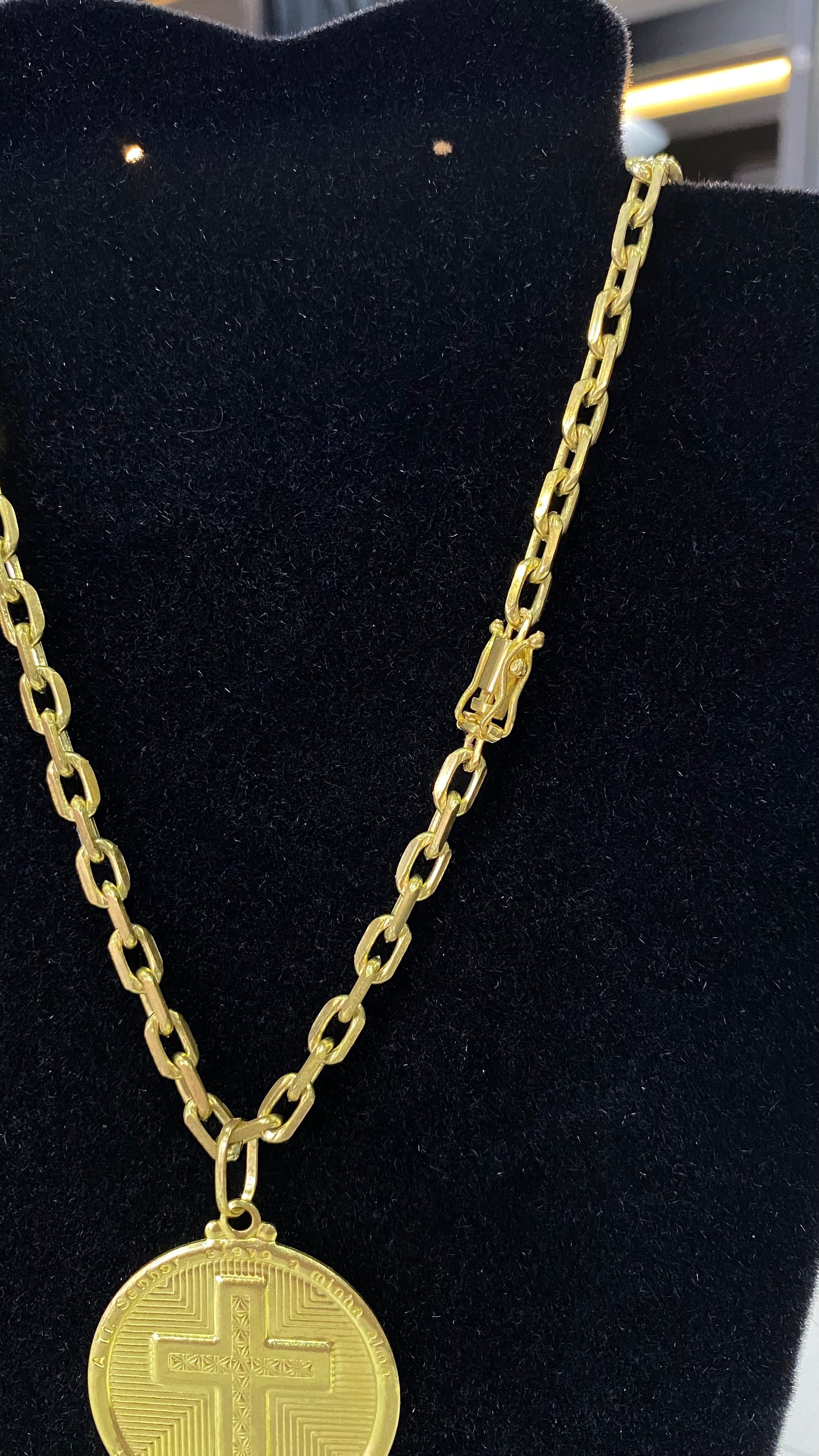 Corrente em moeda antiga