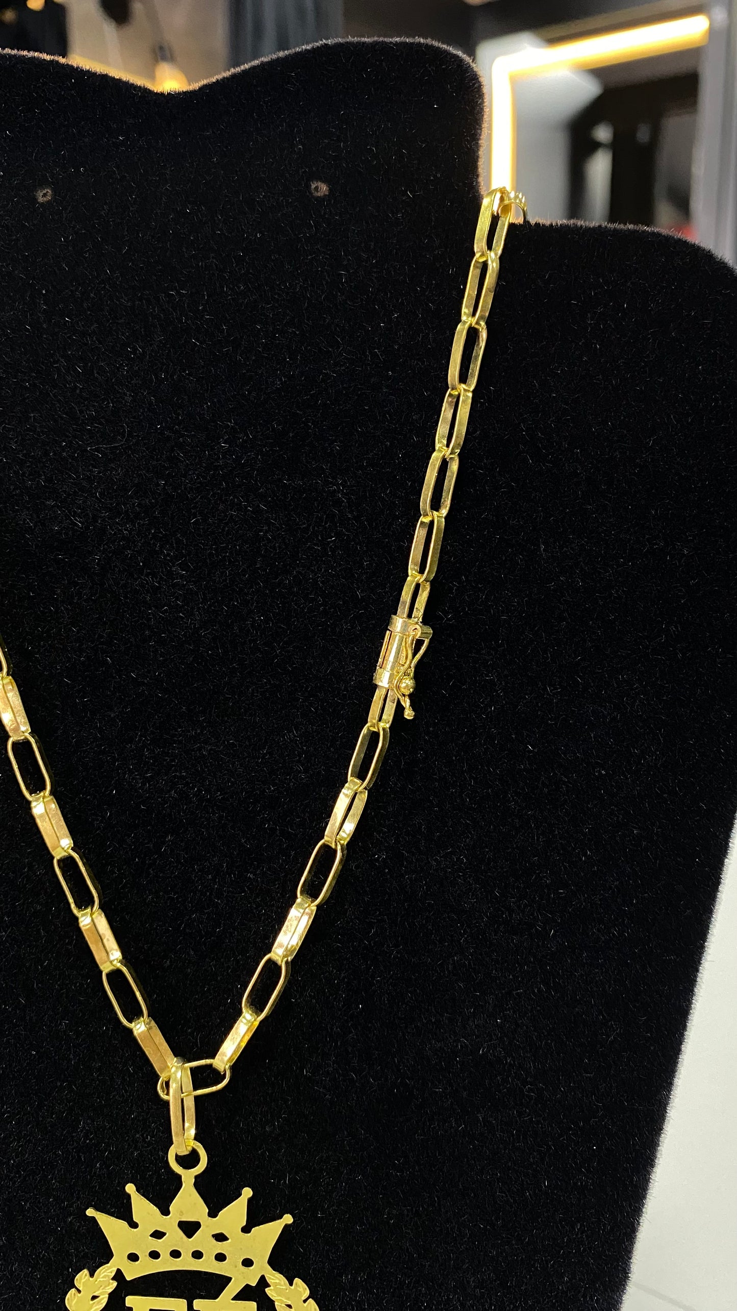 Corrente em moeda antiga