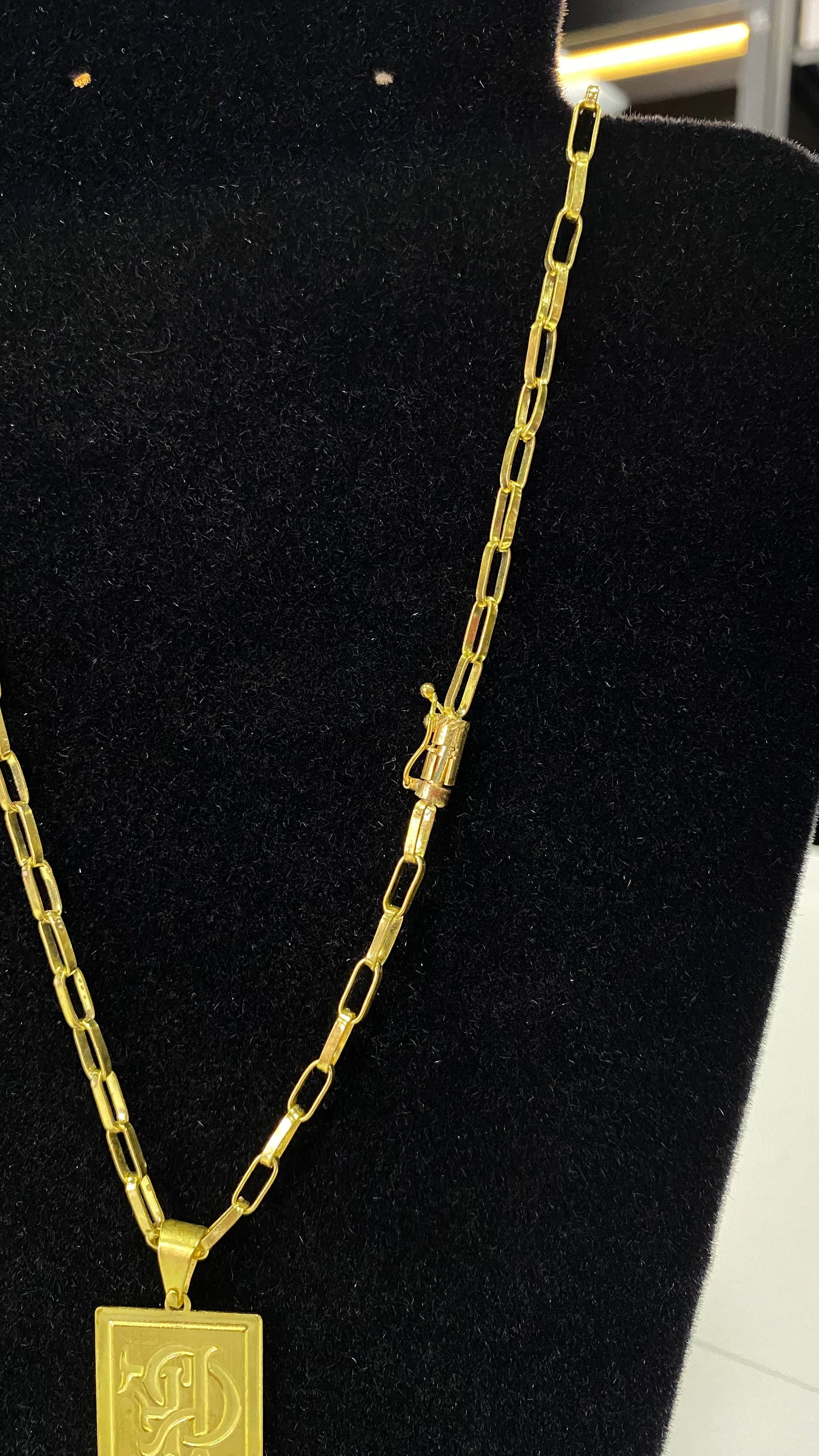 Corrente em moeda antiga