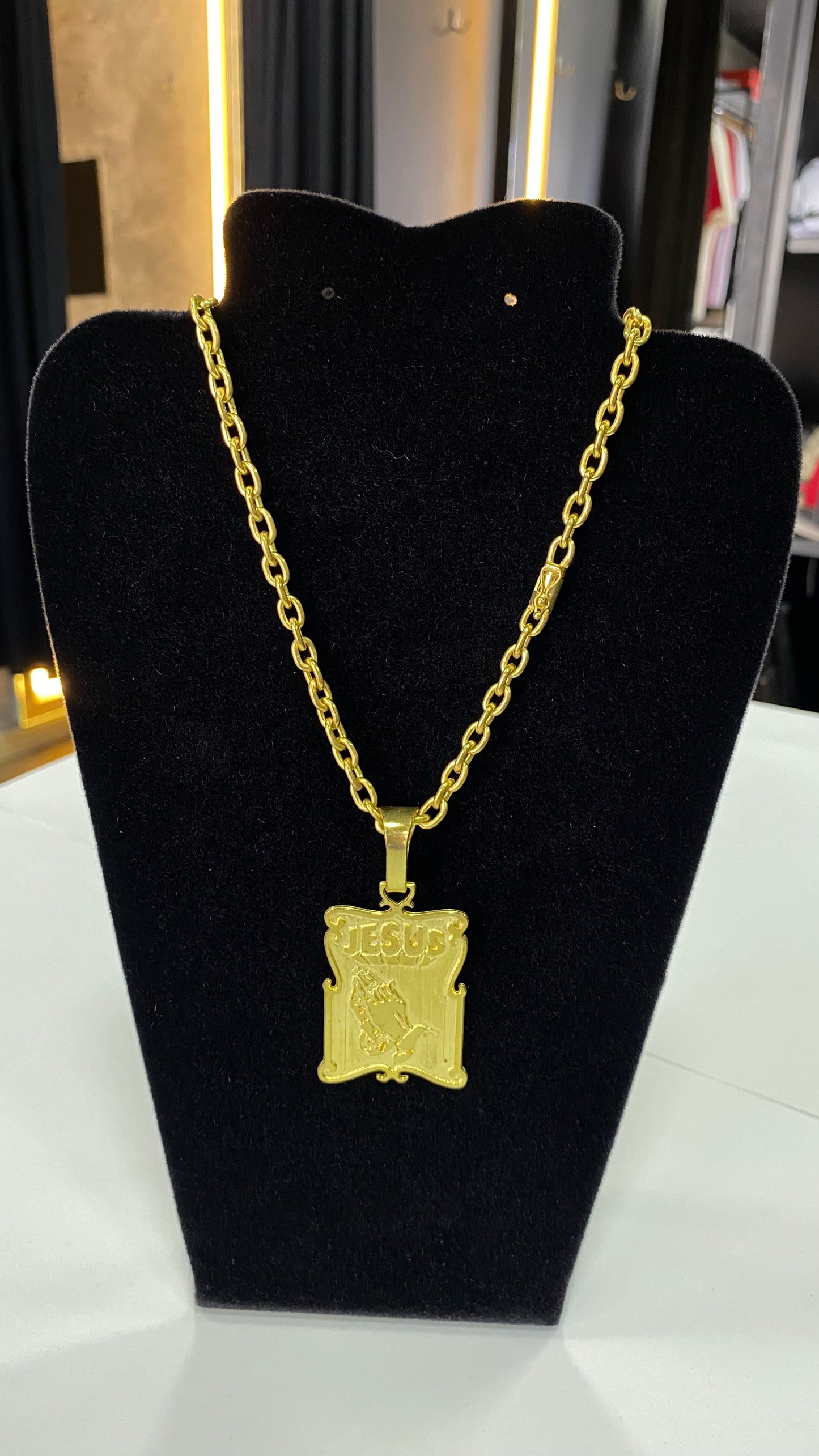 Corrente em moeda antiga