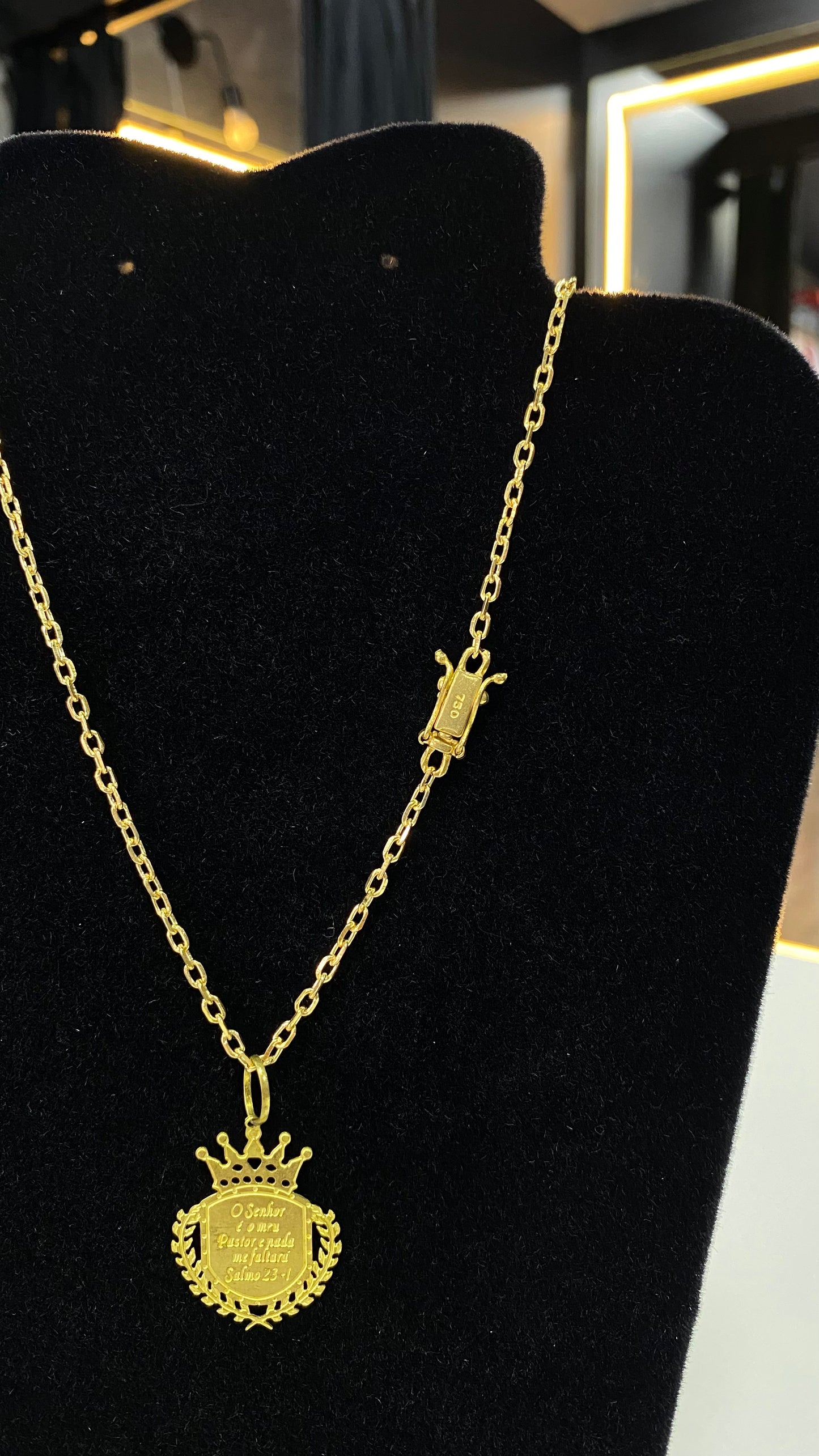 Corrente em moeda antiga