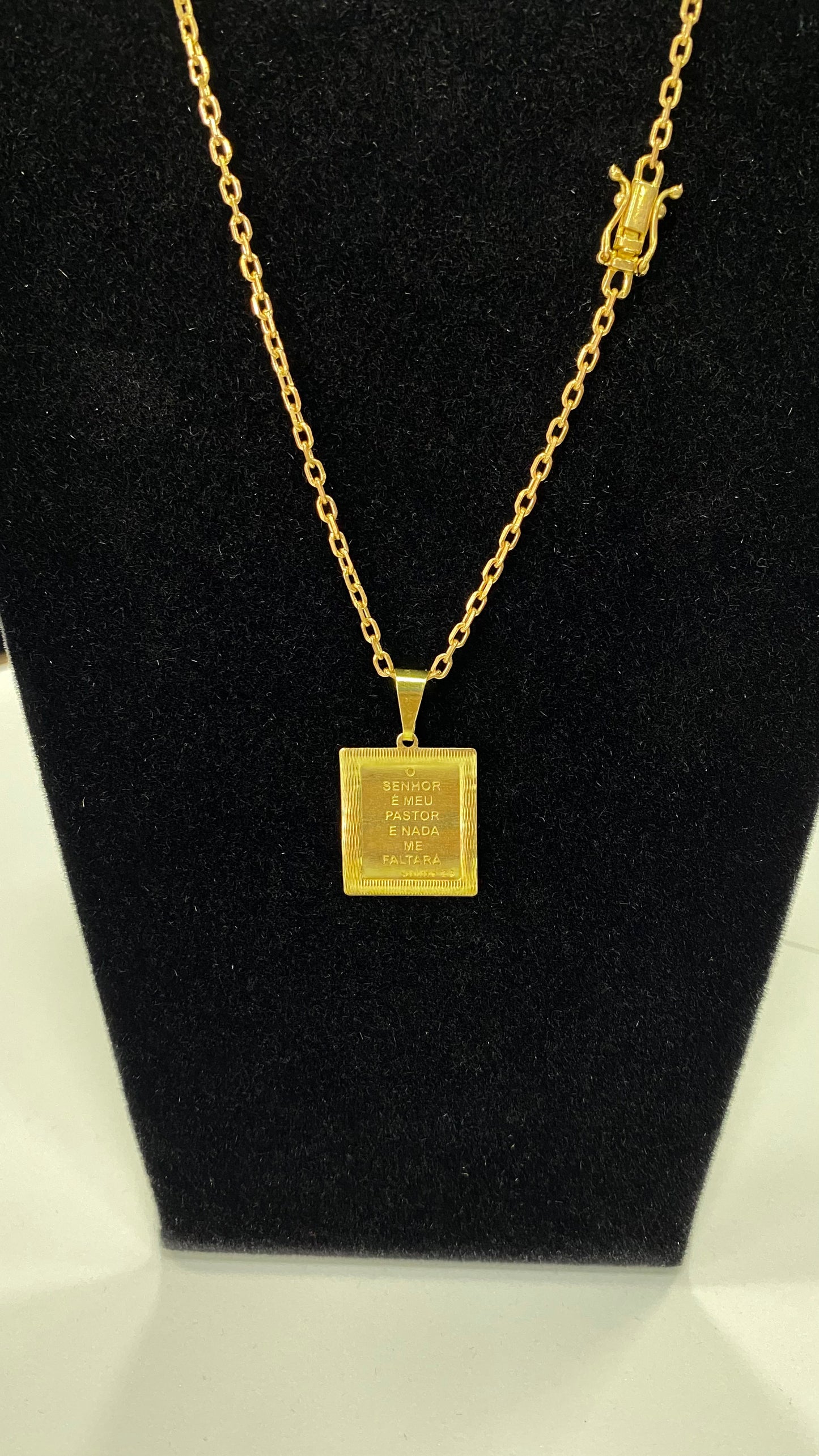 Corrente em moeda antiga