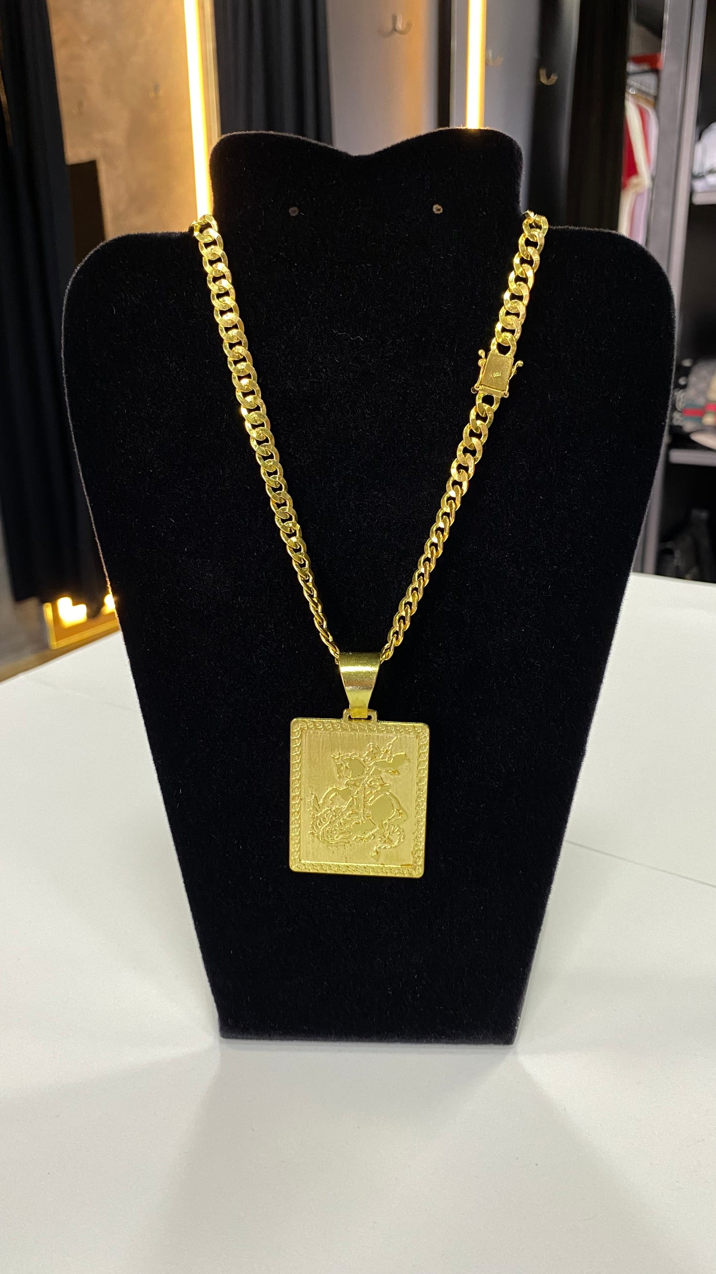 Corrente em moeda antiga