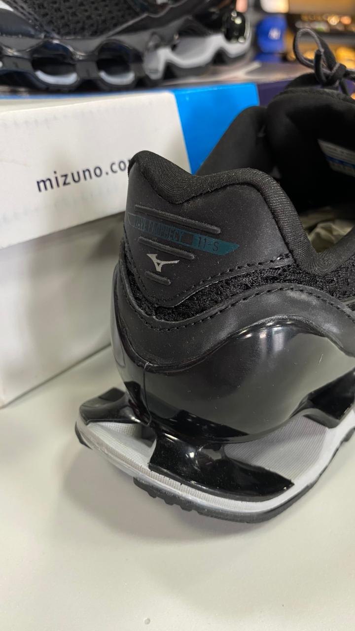 Mizuno Prophecy 11s