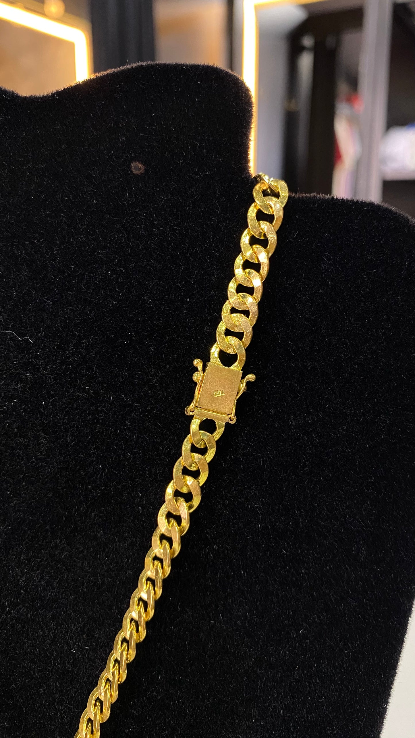 Corrente em moeda antiga