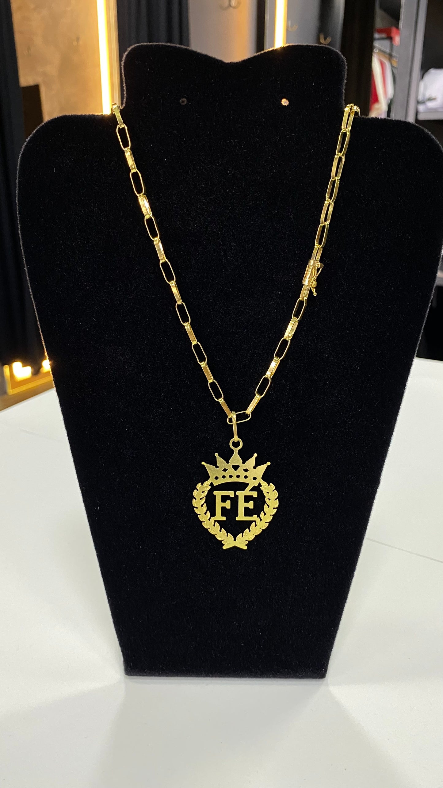 Corrente em moeda antiga