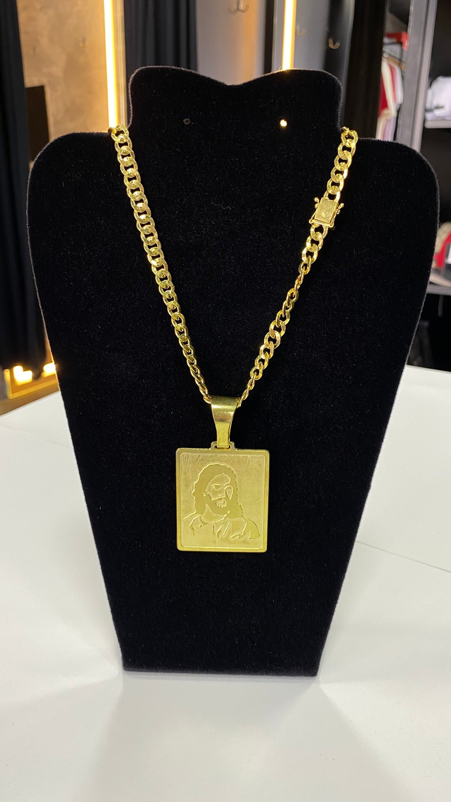 Corrente em moeda antiga