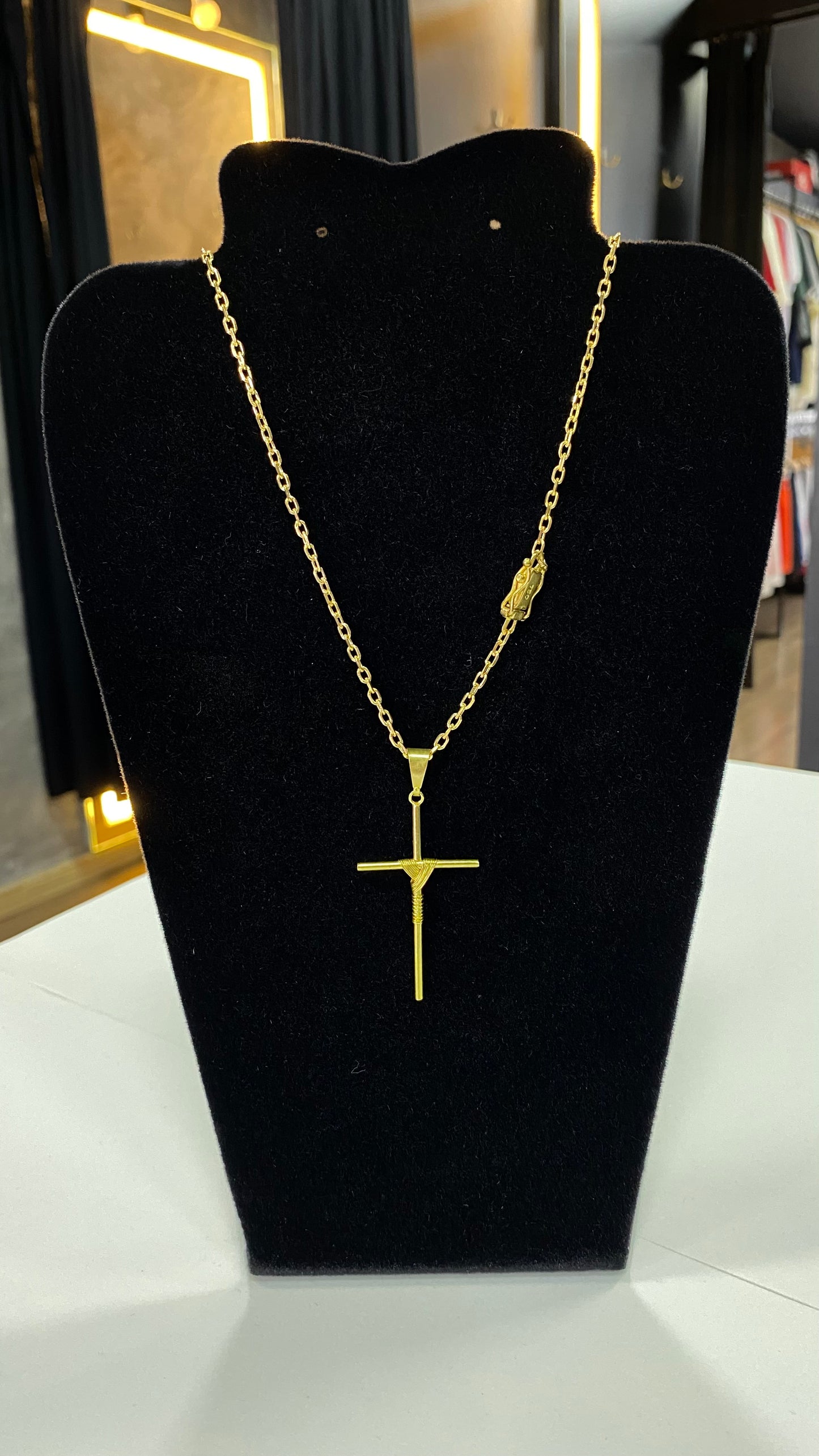 Corrente em moeda antiga