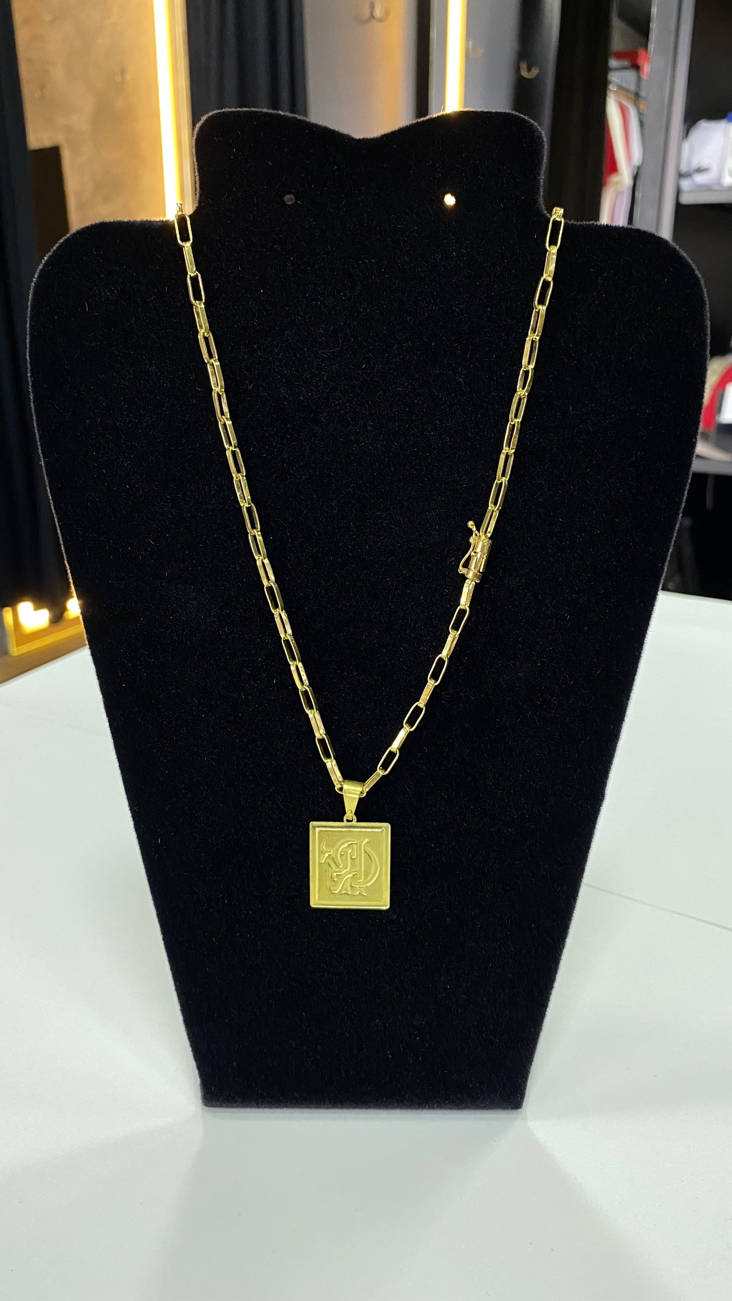 Corrente em moeda antiga