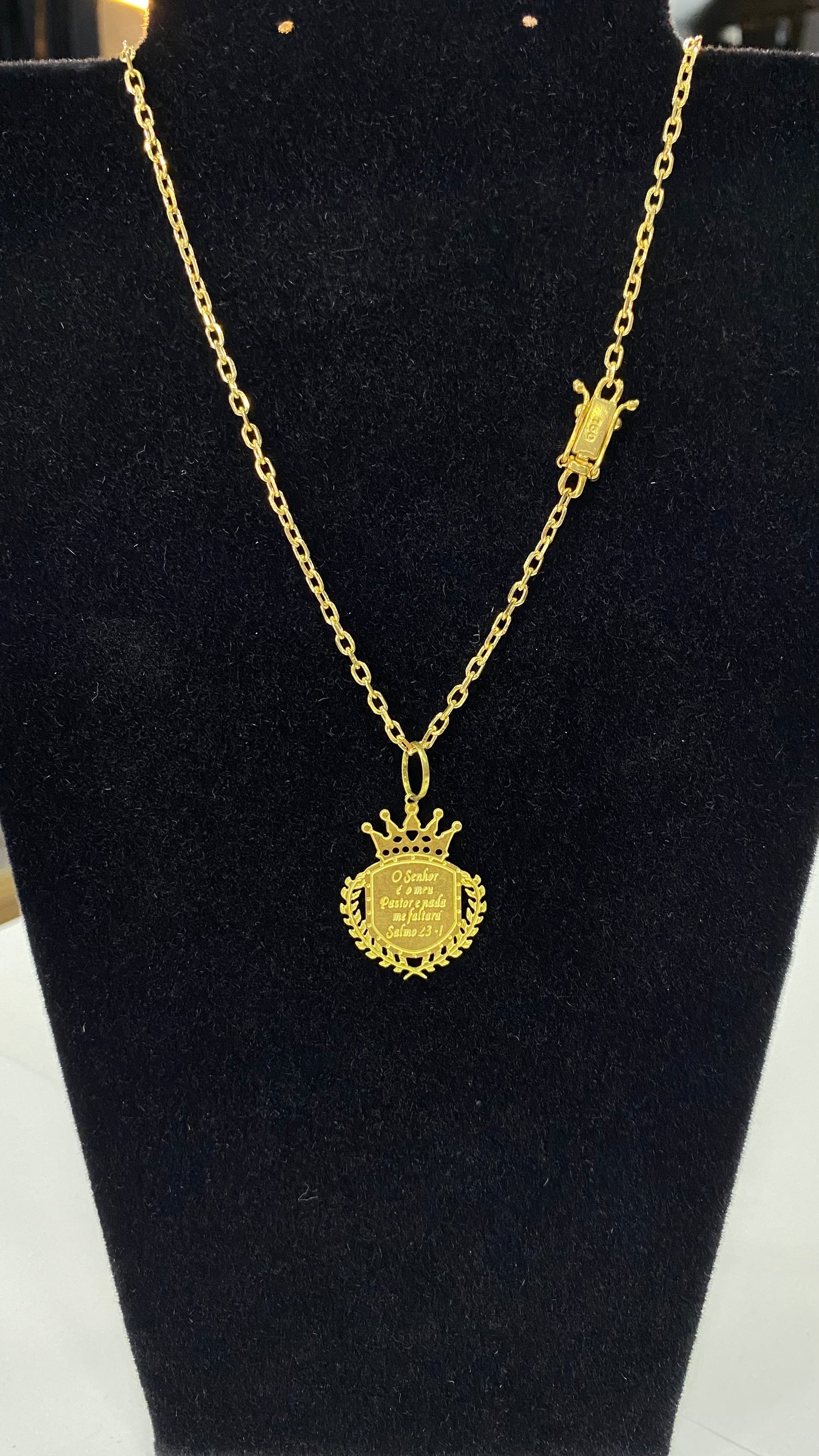 Corrente em moeda antiga