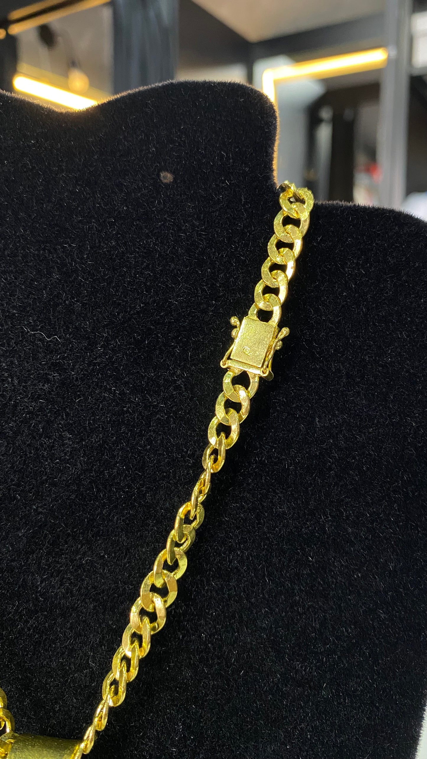 Corrente em moeda antiga